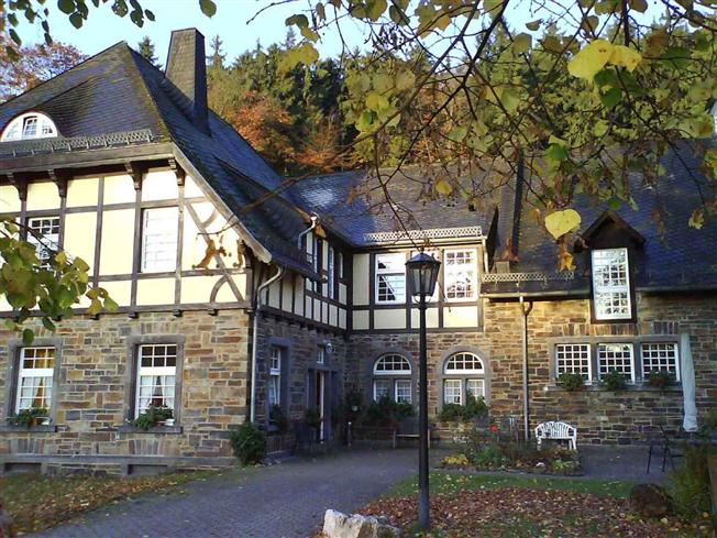 Über Waldgut Schirmau
